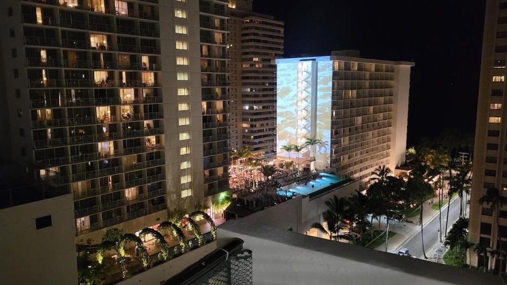 Waikiki Condo 2 Bedrooms 2 Bathrooms With 1 Free Parking Space Honolulu Eksteriør bilde