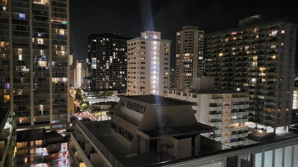 Waikiki Condo 2 Bedrooms 2 Bathrooms With 1 Free Parking Space Honolulu Eksteriør bilde