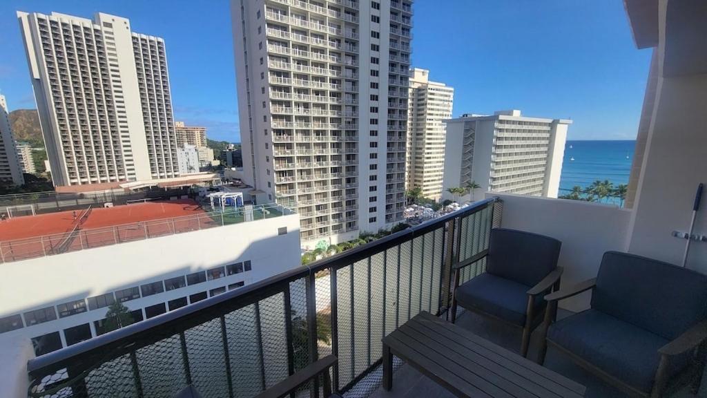 Waikiki Condo 2 Bedrooms 2 Bathrooms With 1 Free Parking Space Honolulu Eksteriør bilde