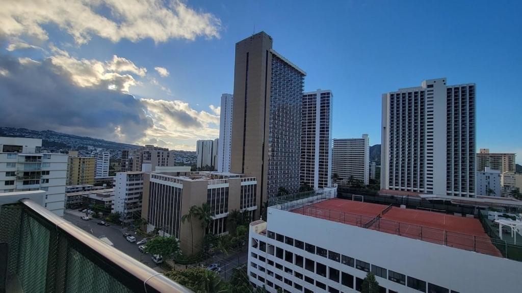 Waikiki Condo 2 Bedrooms 2 Bathrooms With 1 Free Parking Space Honolulu Eksteriør bilde